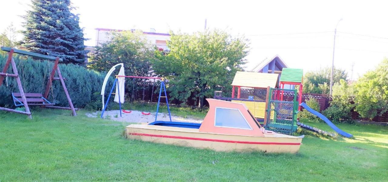 Ow Wilk - Pokoje I Domki Z Aneksami Kuchennymi, Parking, Plac Zabaw Łeba Dış mekan fotoğraf