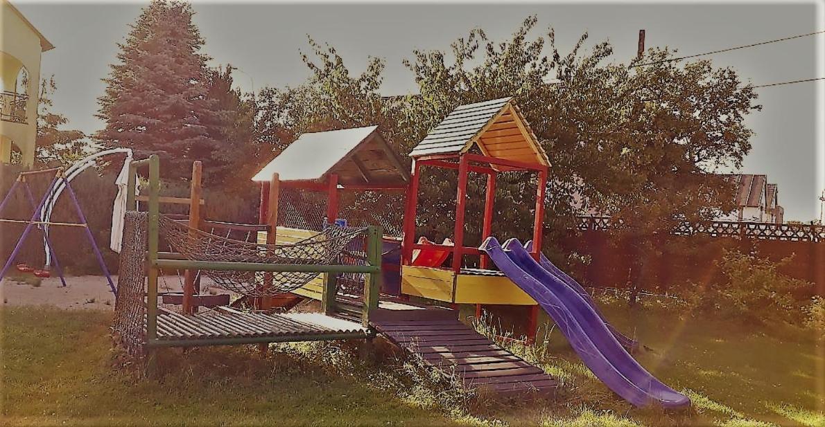Ow Wilk - Pokoje I Domki Z Aneksami Kuchennymi, Parking, Plac Zabaw Łeba Dış mekan fotoğraf